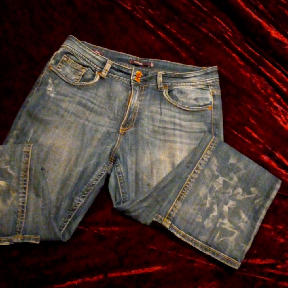 Perfectly distressed VIGOSS JEANS